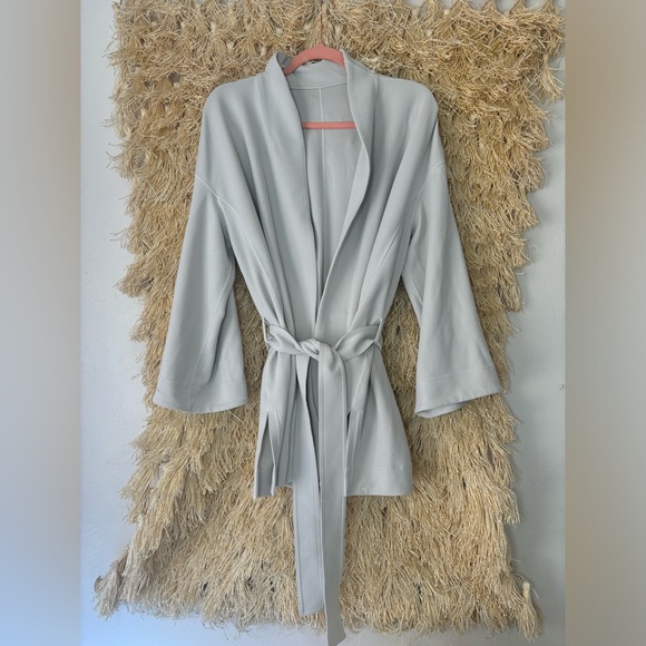 Lululemon•Ribbed Softstreme Belted Wrap•Bone white•LIKE NEW•size 12 - Picture 6 of 16